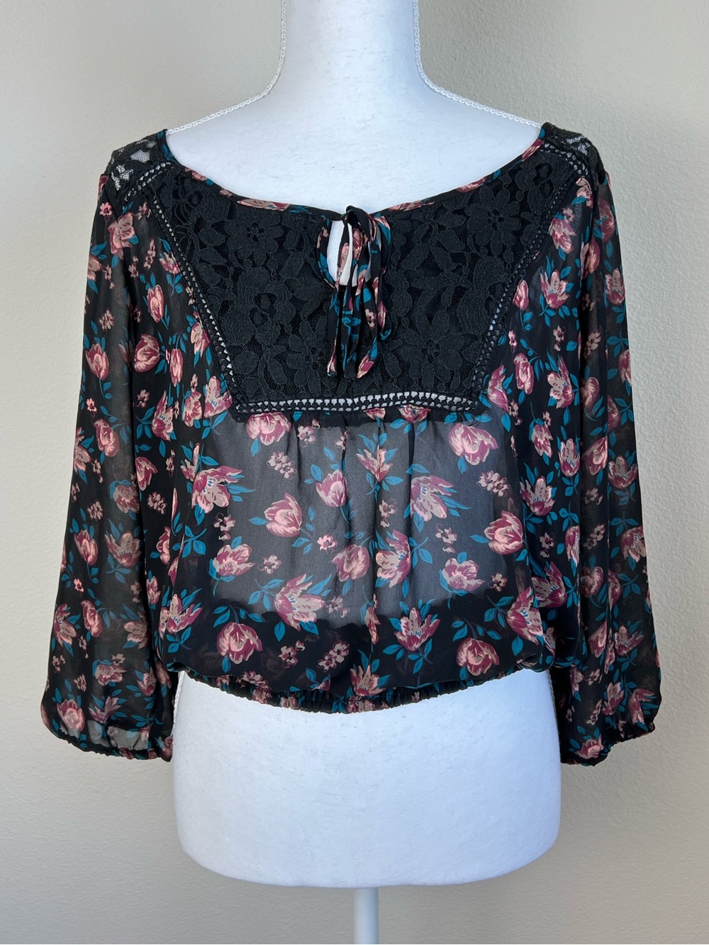 American Rag Floral Peasant Boho Sheer Lace Top Sz M Whimsigoth Fairy Grunge